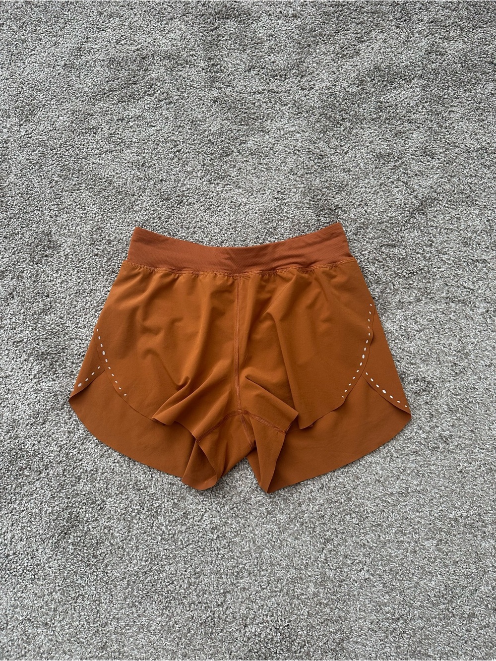 lululemon find your pace shorts - butternut brown